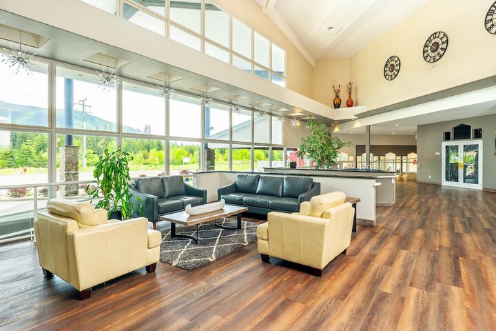 Hotel Interior 4 of 37