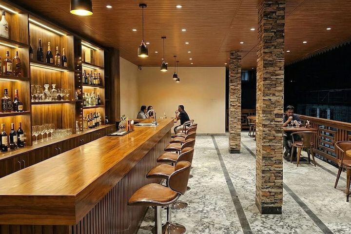 Lounge 20 of 22
