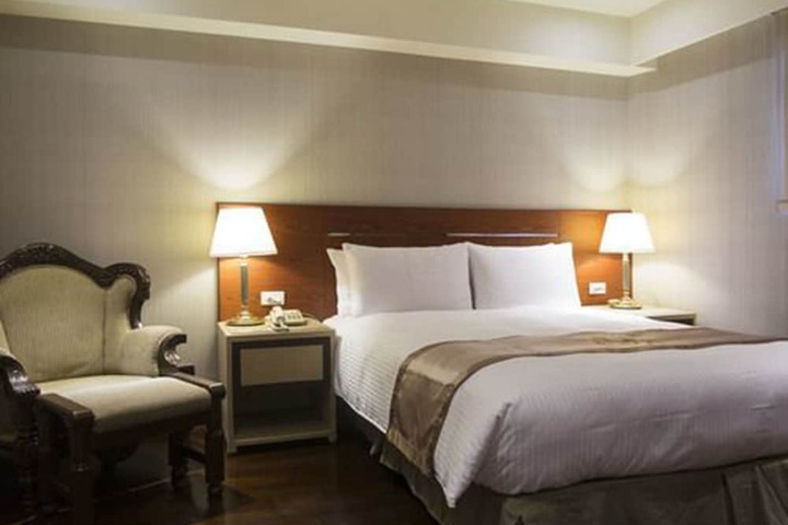 Room 10 of 18