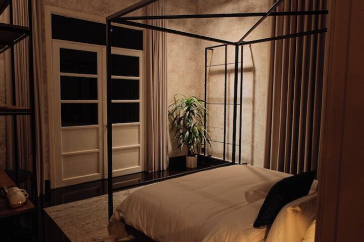 Room 18 of 37