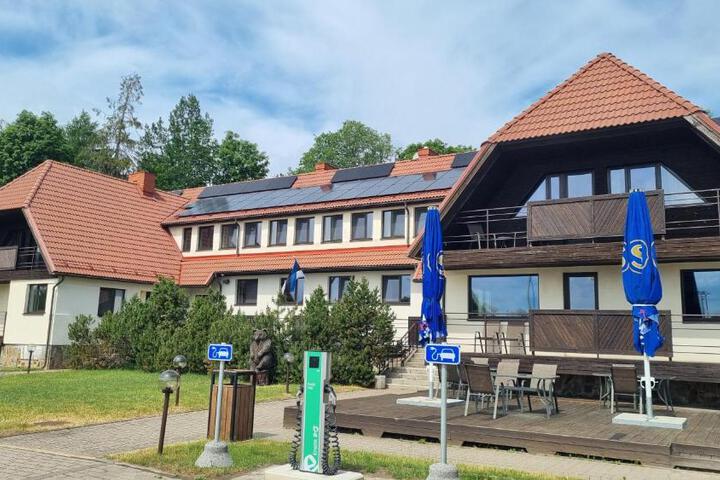 Exterior of Hotel Karupesa