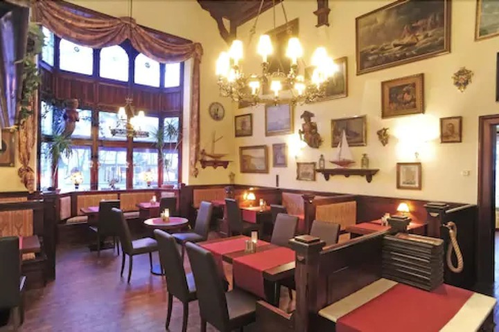 Dining 53 of 62