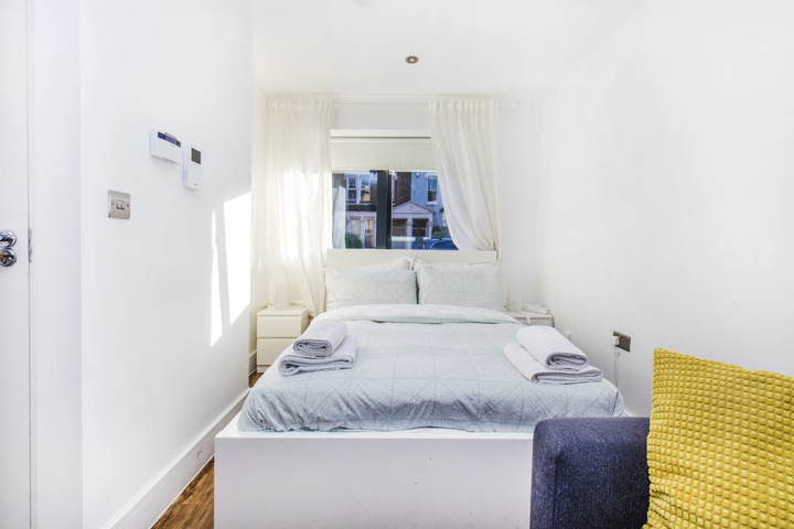 Room 5 of 16