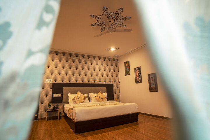 Room 14 of 33