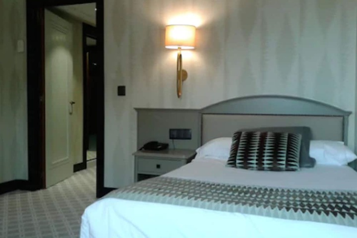 Room 42 of 138