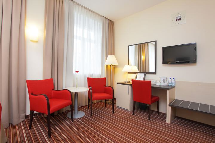 Room 12 of 72