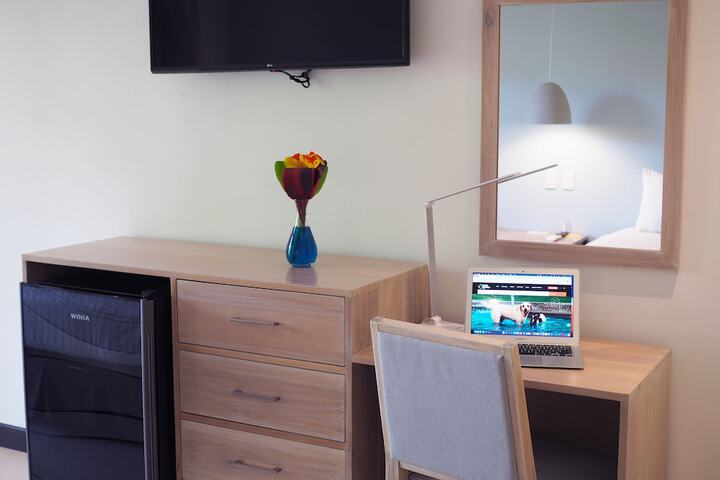 Room 4 of 105