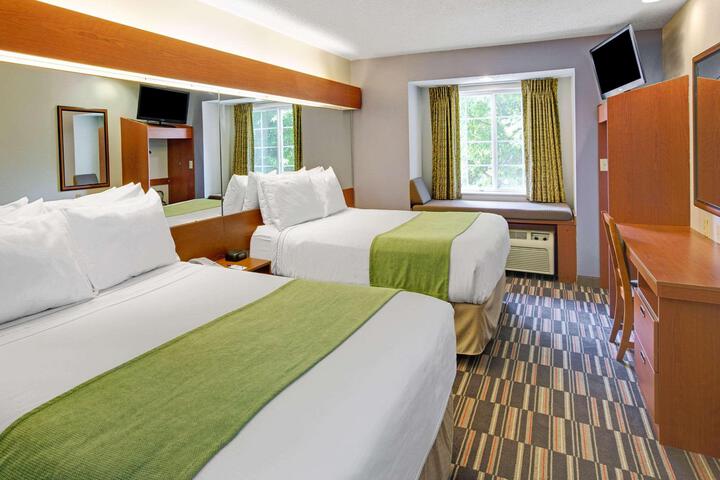 1 Queen Bed (4 of 14)