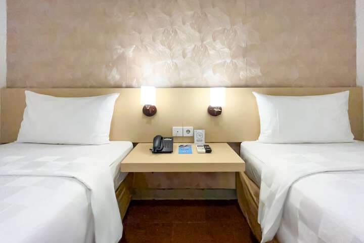 Room 9 of 39