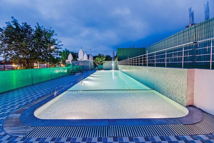 Pool 15 of 27