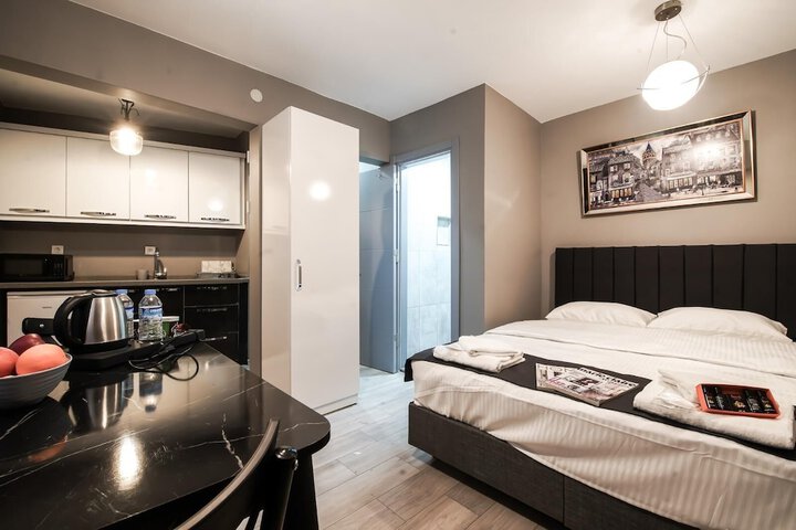 Room 8 of 32