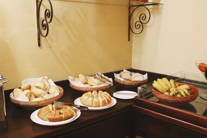 Breakfast/Coffee Service 32 of 61