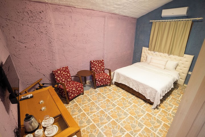 Room 9 of 22