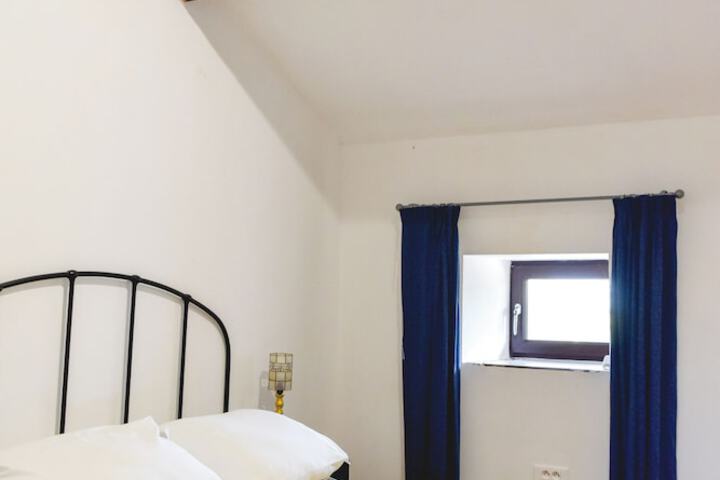 Room 76 of 320