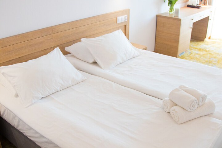 Room 2 of 8