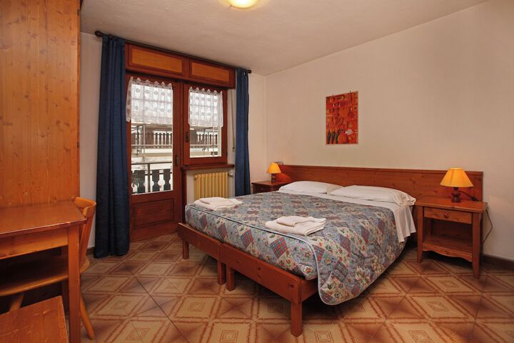 Room 12 of 51