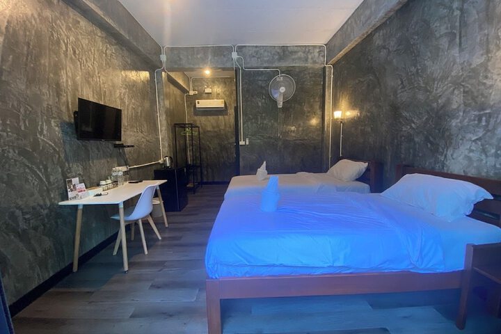Room 12 of 36