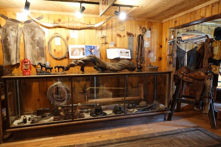 Ballroom/Hall 22 of 30