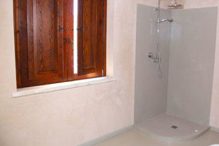 Room 4 of 27