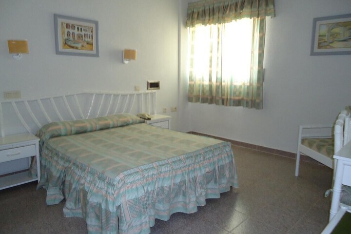 Room 15 of 34