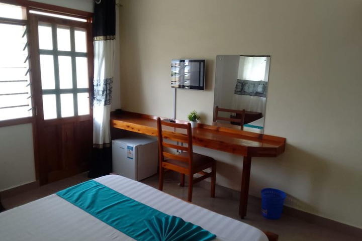 Room 3 of 37