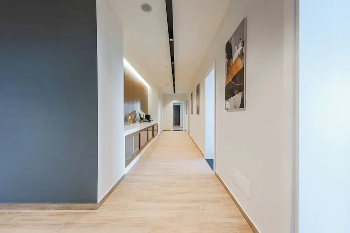Room 3 of 8