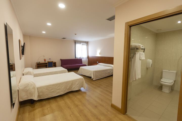 Room 10 of 38