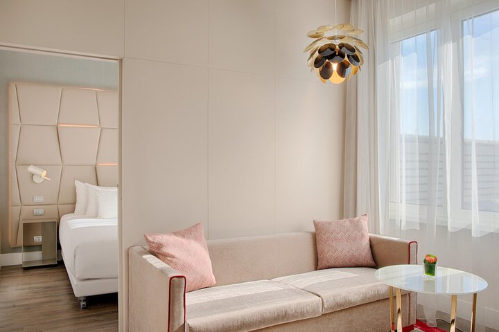 Room 33 of 111