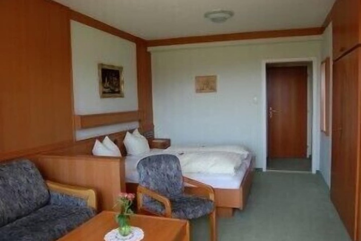 Room 3 of 47