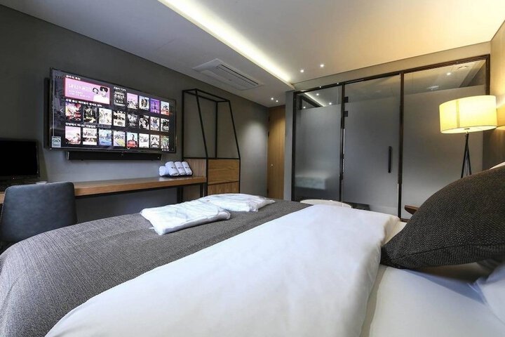 Room 9 of 44