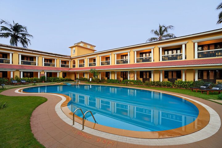 Pool Hotel