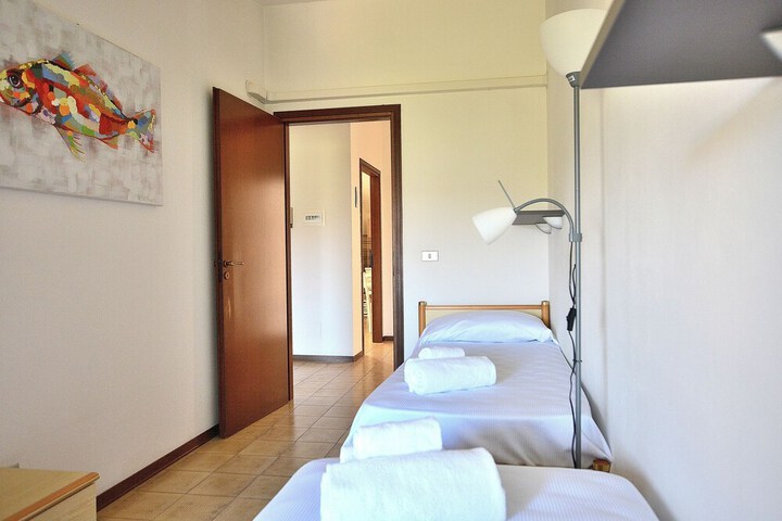 Room 7 of 25