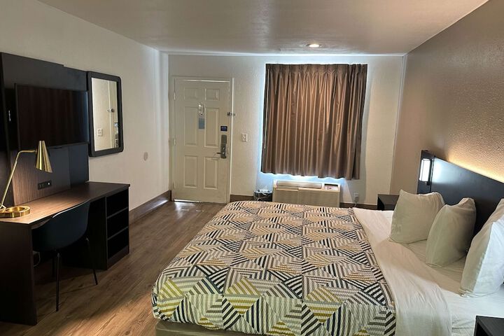 King Room Disability Accessible (3 of 27)