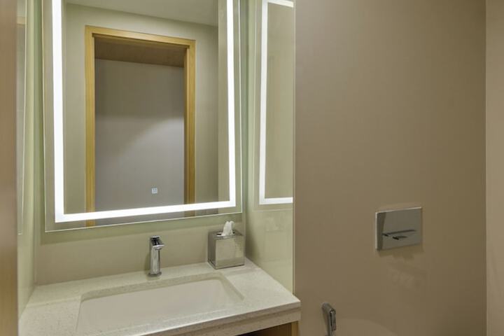 Room 15 of 34