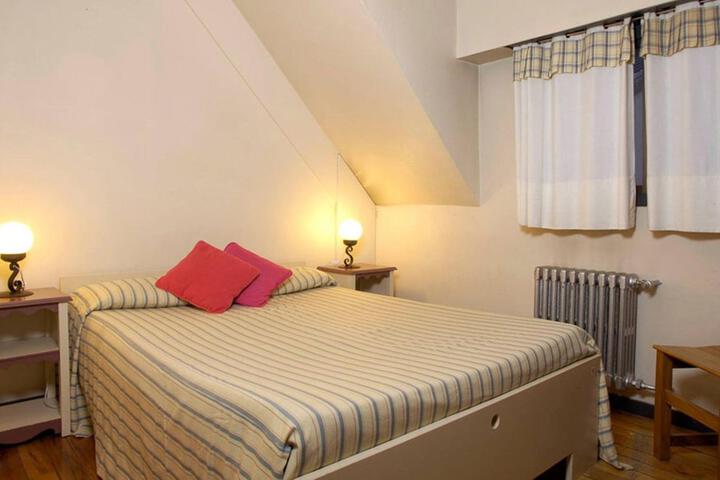 Room 4 of 10