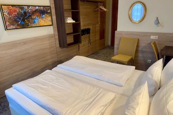Room 46 of 136