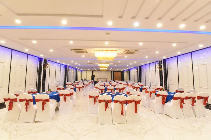 Ballroom/Hall 56 of 68