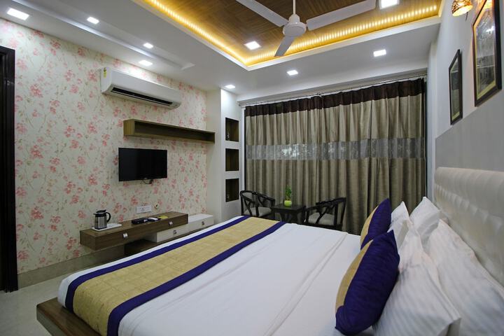 Room 3 of 78