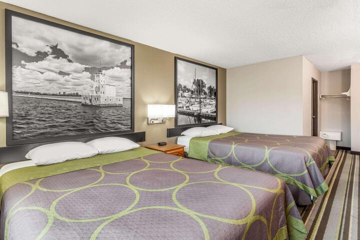 1 King Bed (4 of 12)