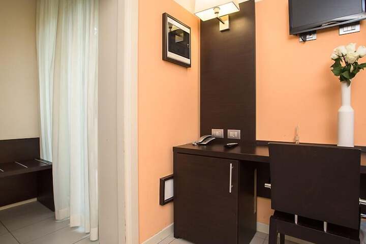 Room 20 of 37