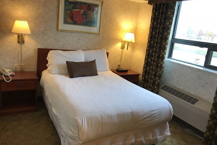 Standard Room, King or Two Doubles (1 of 4)
