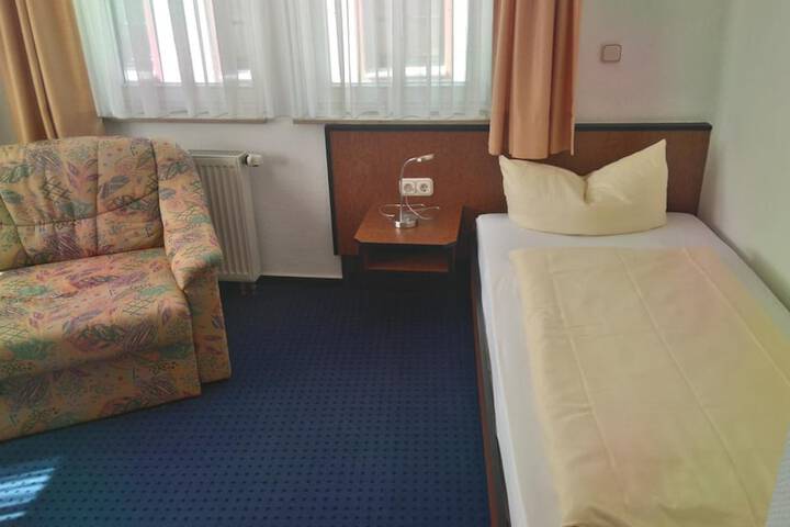 Room 13 of 38