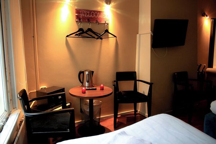 Room 83 of 132