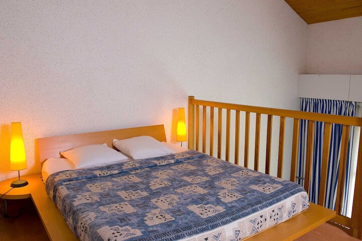 Room 5 of 28