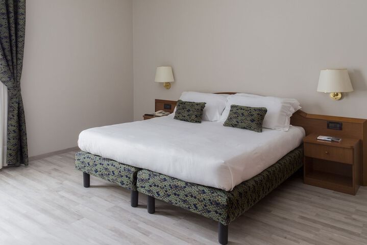 Room 9 of 25