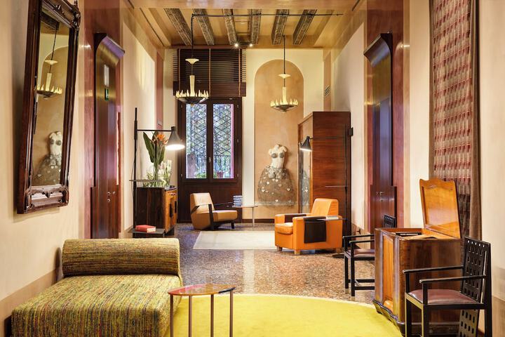 Entrance & Lobby