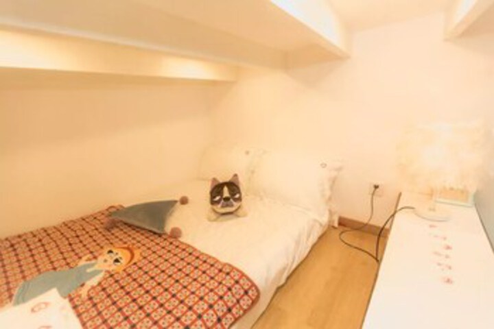 Room 6 of 11