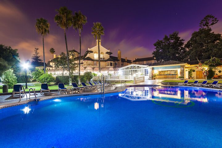 Hotel Pool