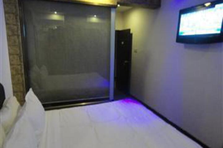 Room 5 of 5