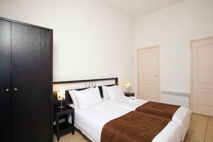 Room 10 of 85
